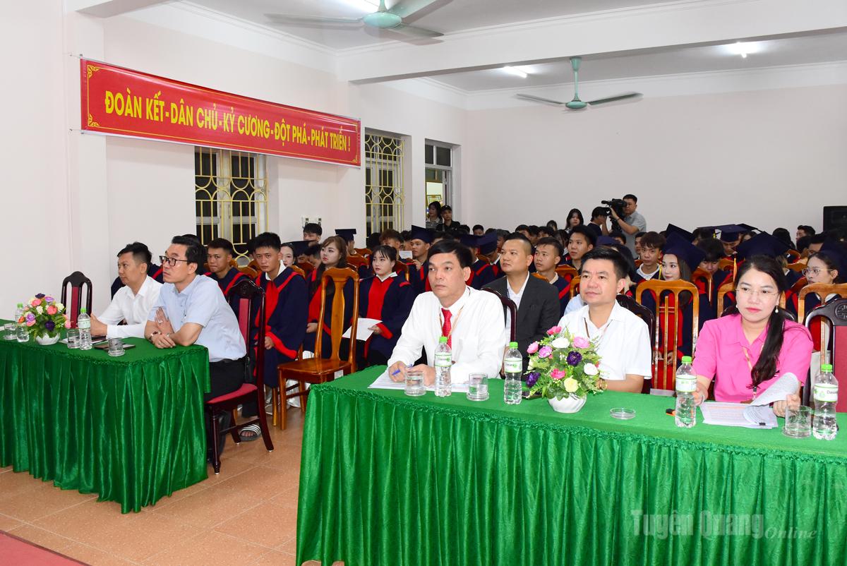 Các đại biểu dự lễ tốt nghiệp.
