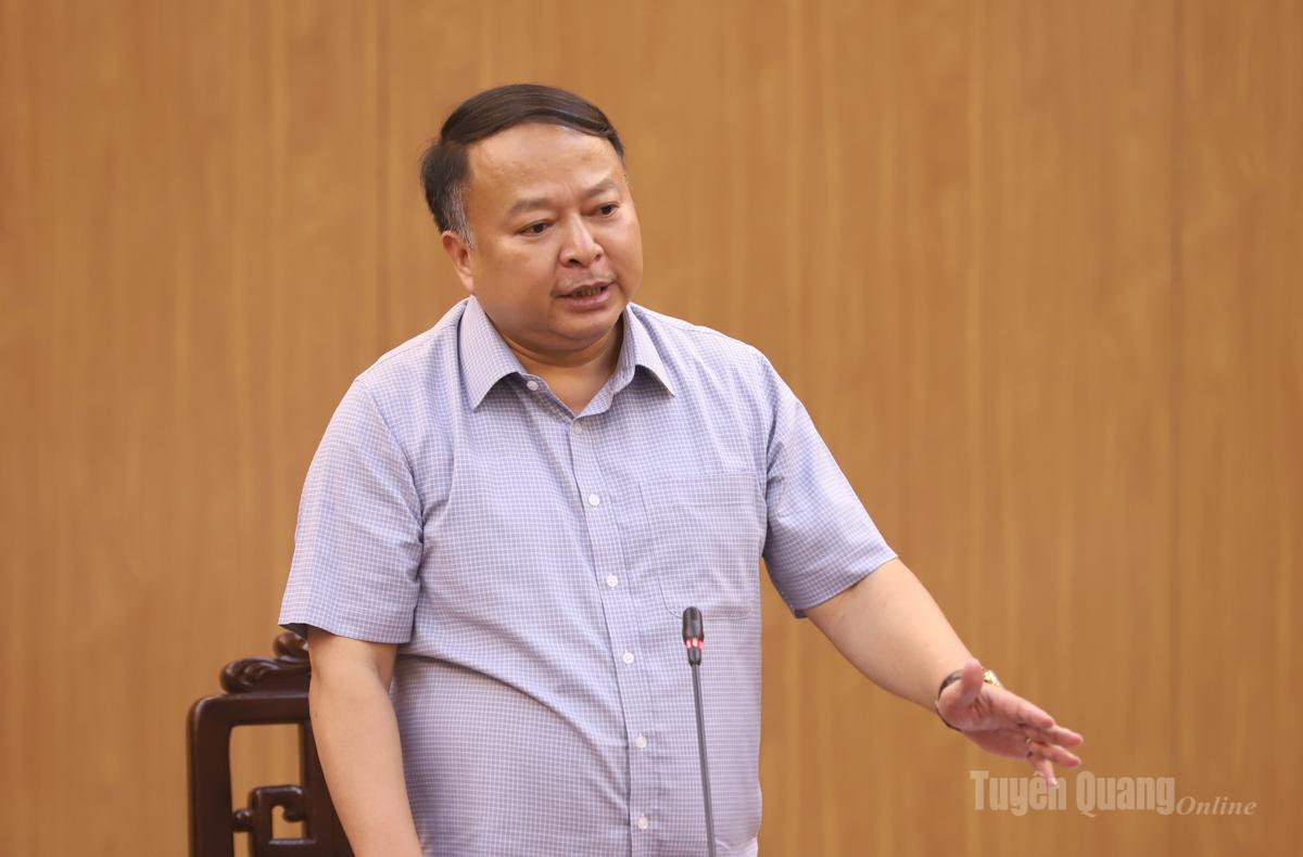 Chủ tịch UBND tỉnh Phan Huy Ngọc phát biểu kết luận buổi làm việc.