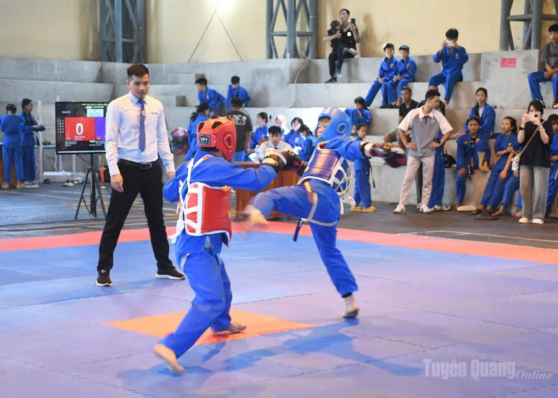 A match at the Ham Yen District Expanded Vovinam Tournament 2025.