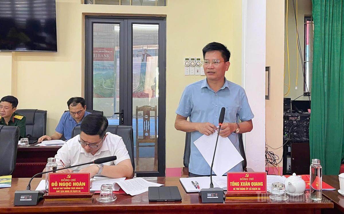 Lãnh đạo Đảng ủy xã Bạch Xa phát biểu tại buổi làm việc.