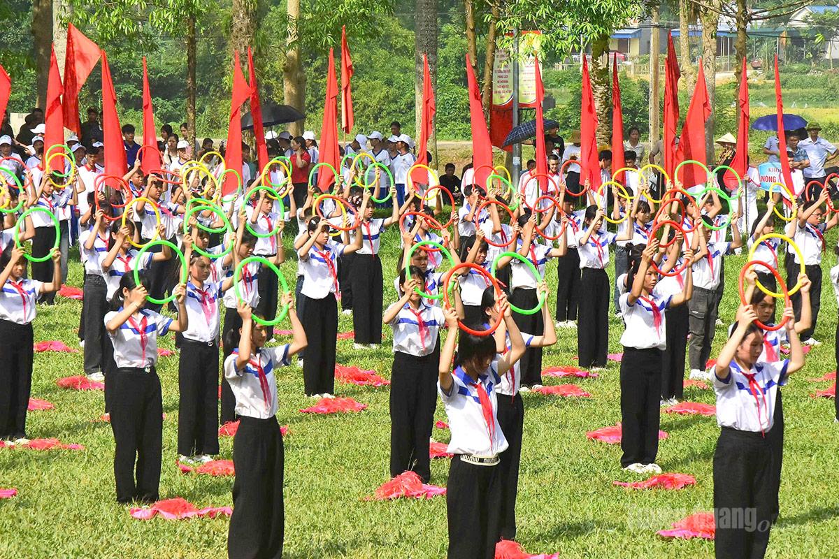 Màn đồng diễn đặc sắc tại lễ khai mạc.
