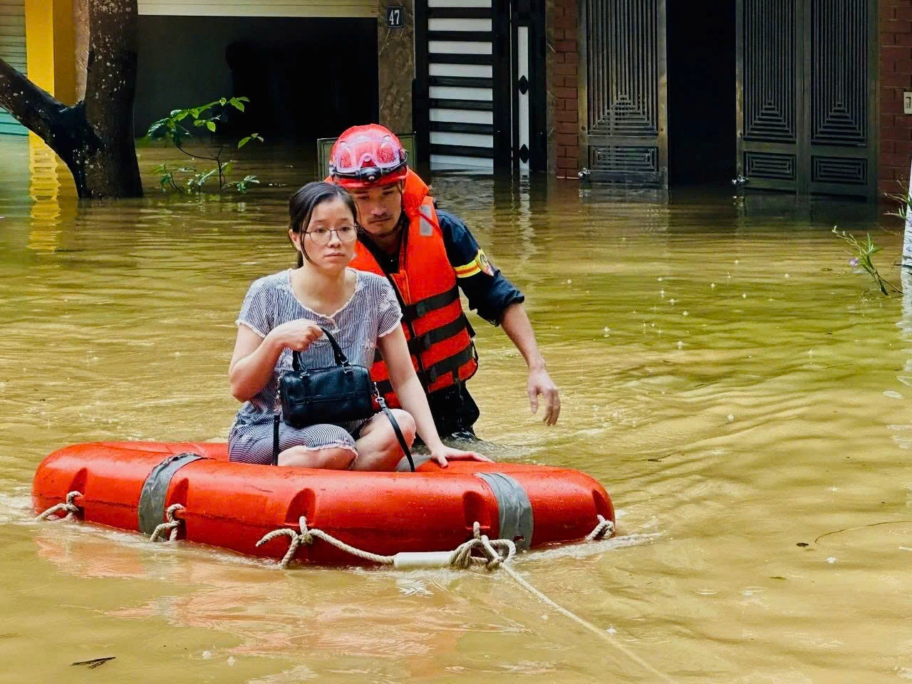 Người dân ở các khu vực phường Hà Giang 1, Hà Giang 2 và các phường trung tâm tỉnh Tuyên Quang hai năm nay phải chịu hậu quả nặng nề bởi lũ sông Lô.