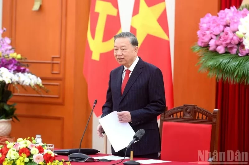 Party General Secretary and State President To Lam addresses the working session with the Central Theoretical Council.