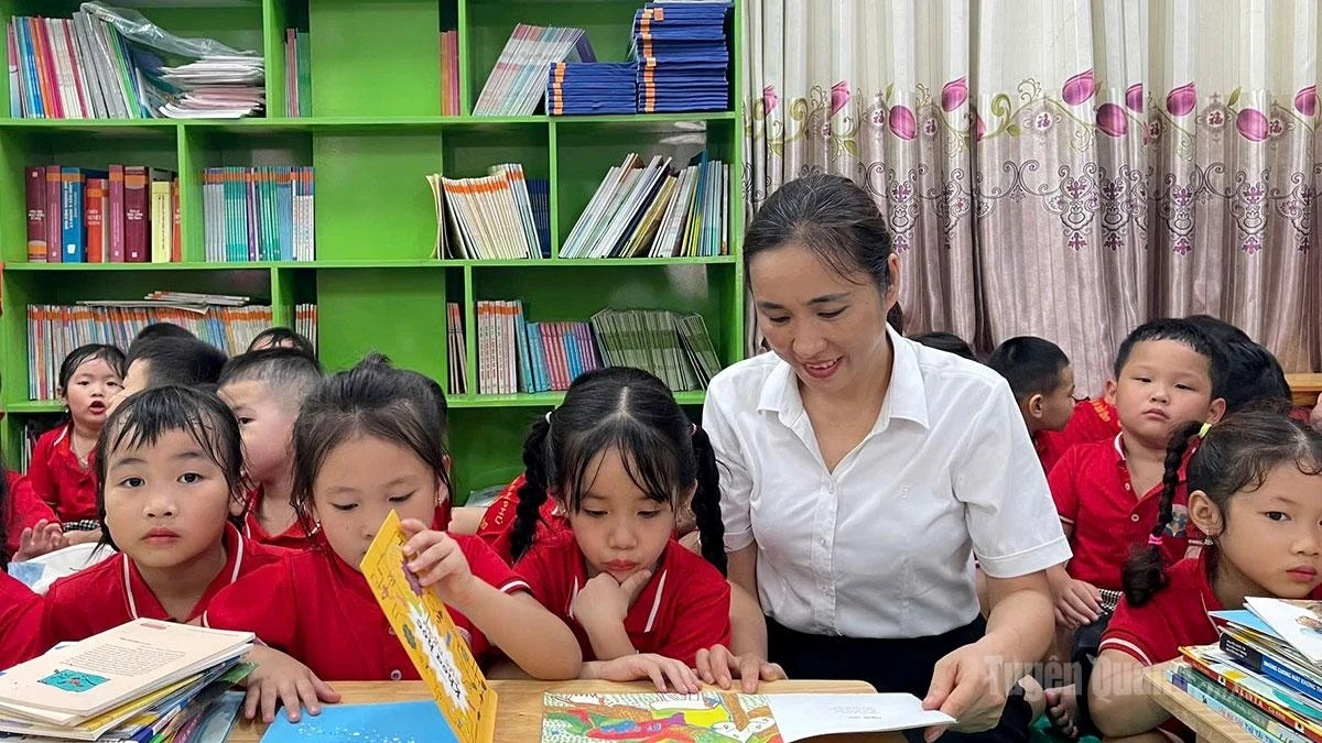 Building and promoting reading culture among children at Dai Phu Kindergarten in Phu Luong Commune.