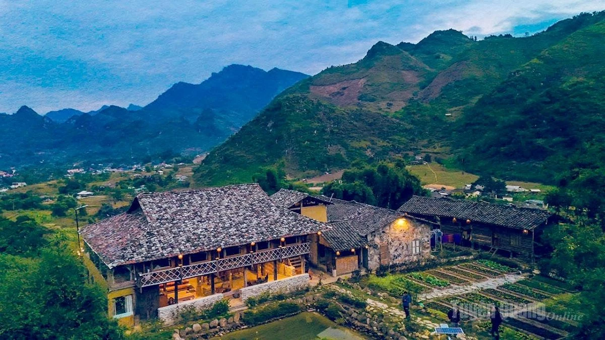 The peaceful atmosphere of a Du Gia homestay at dusk.