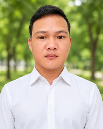 Đồng chí Hoàng Văn Chiển, 
cán bộ khuyến nông Trung tâm dịch vụ công xã Thượng Nông