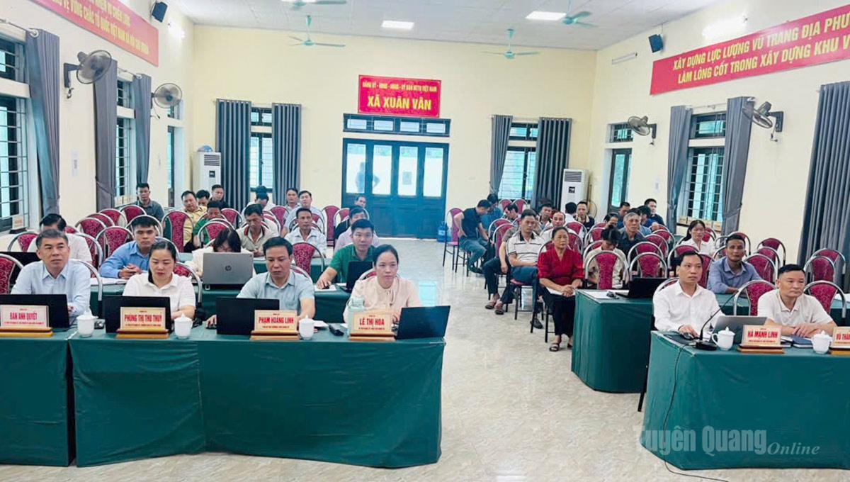 Để triển khai hiệu quả nhiệm vụ trong thời gian tới, đồng chí Chủ tịch UBND tỉnh Phan Huy Ngọc đề nghị các địa phương, đơn vị tập trung thực hiện theo dòng thời gian quy định:
Chậm nhất ngày 20-6, UBND các xã, phường tổ chức lấy ý kiến Nhân dân đối với dự thảo Đề án sau khi hoàn thiện.