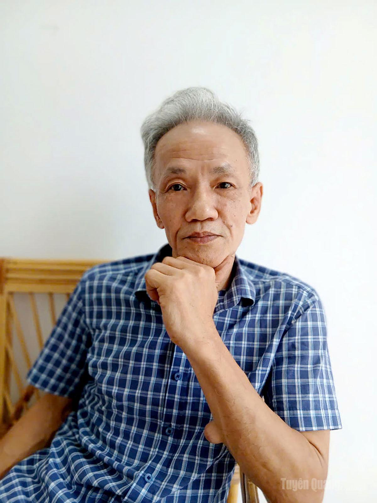 Dù đã nghỉ hưu nhưng nhà báo, nhà thơ Đỗ Minh Tuấn vẫn tích cực gửi bài cho các báo.
