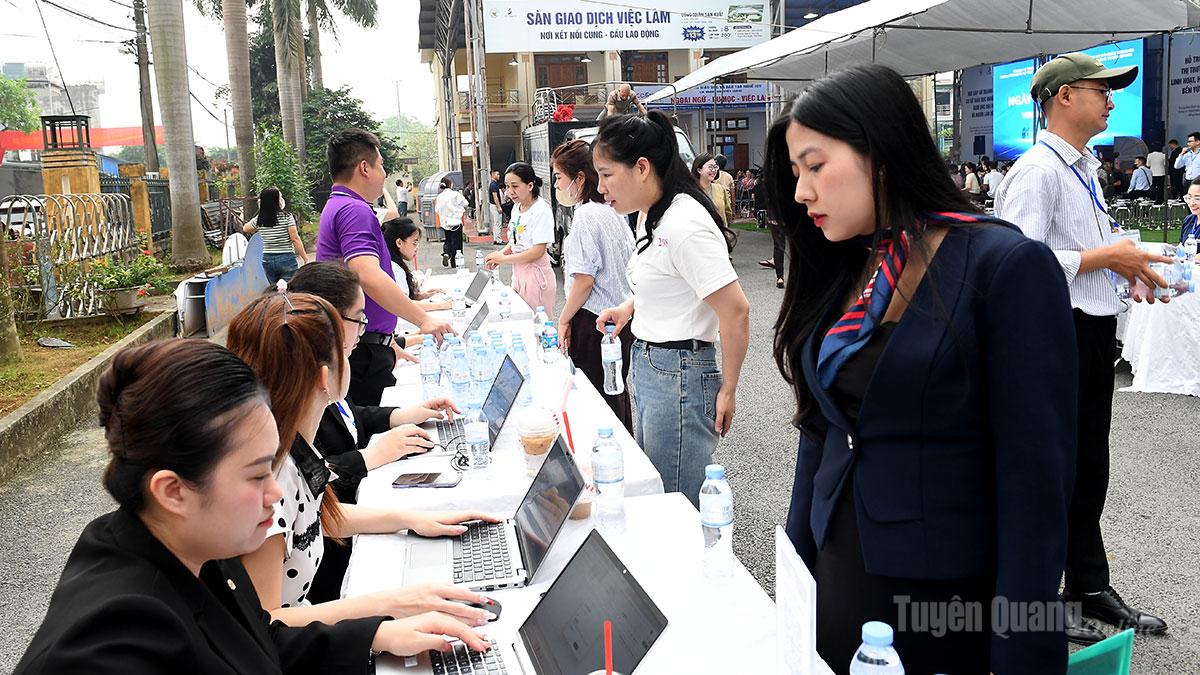 Quan tâm giải quyết việc làm