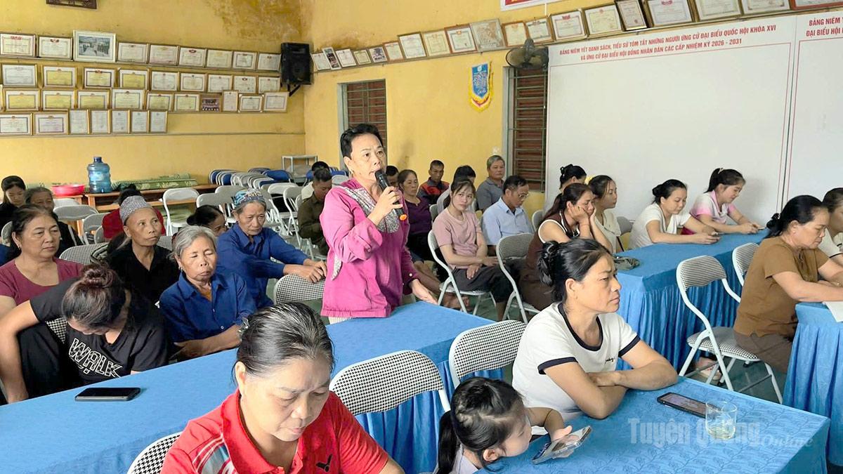 Thôn Bản Pài và thôn Noong Phường, xã Minh Quang tổ chức họp lấy kiến của người dân
về việc sáp nhập thôn.