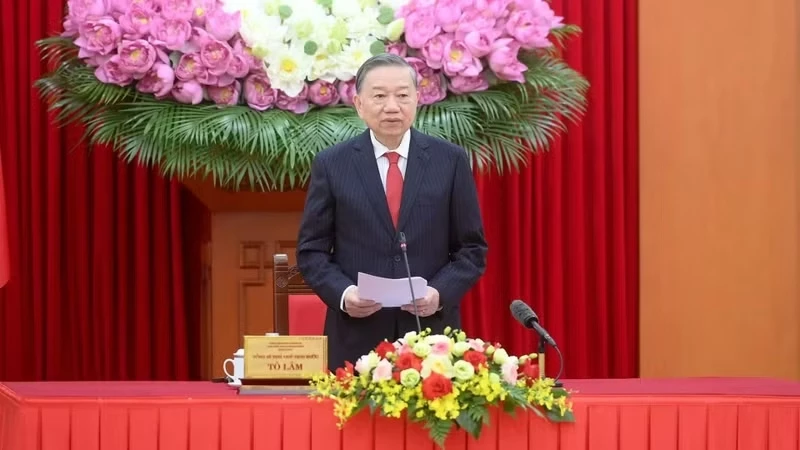 Party General Secretary and State President To Lam addresses the working session with the Central Theoretical Council.
