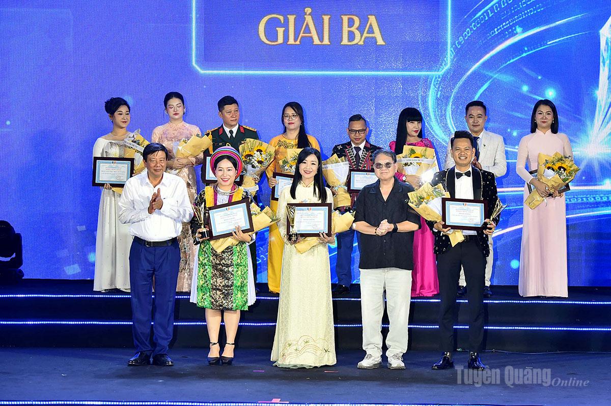 Thí sinh Giàng Thị Thanh, Báo và phát thanh, truyền hình Tuyên Quang nhận giải Ba của chương trình.
