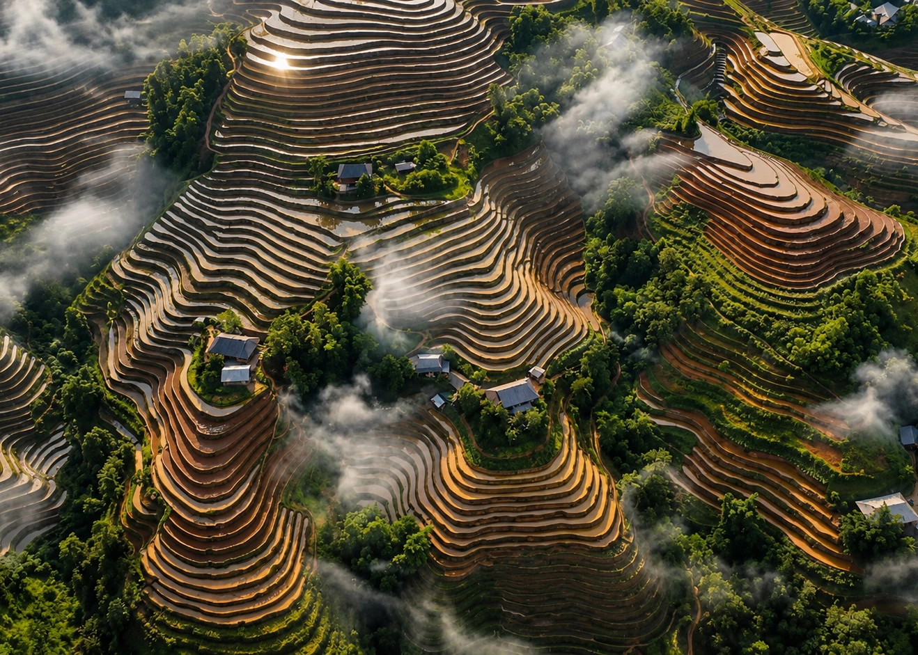 Despite the steep terrain, the diligence and ingenuity of Tuyen Quang’s ethnic communities have transformed mountainsides into magnificent terraced rice fields.