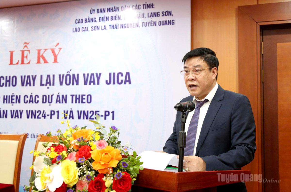 Đồng chí Hoàng Gia Long, Phó Chủ tịch UBND tỉnh Tuyên Quang đại diện các tỉnh phát biểu.