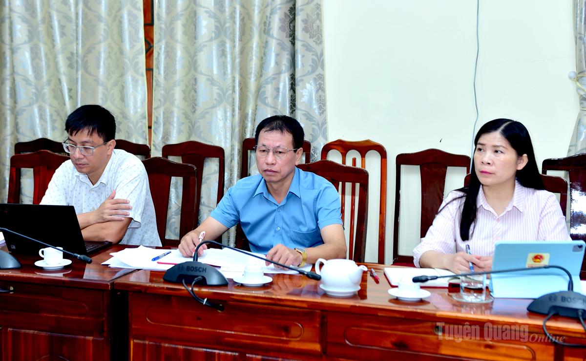 Phó Chủ tịch HĐND tỉnh Lê Thị Thanh Trà và các đại biểu dự buổi làm việc.