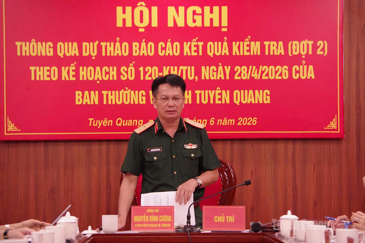 Thiếu tướng Nguyễn Đình Cương, Trưởng Đoàn Kiểm tra, giám sát 568 phát biểu tại hội nghị.