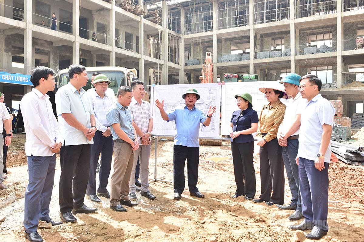 1. Bí thư Tỉnh uỷ Hầu A Lềnh và đoàn công tác kiểm tra Dự án đầu tư công khẩn cấp xây dựng Trường Phổ thông nội trú liên cấp Tiểu học và THCS Pà Vầy Sủ.
