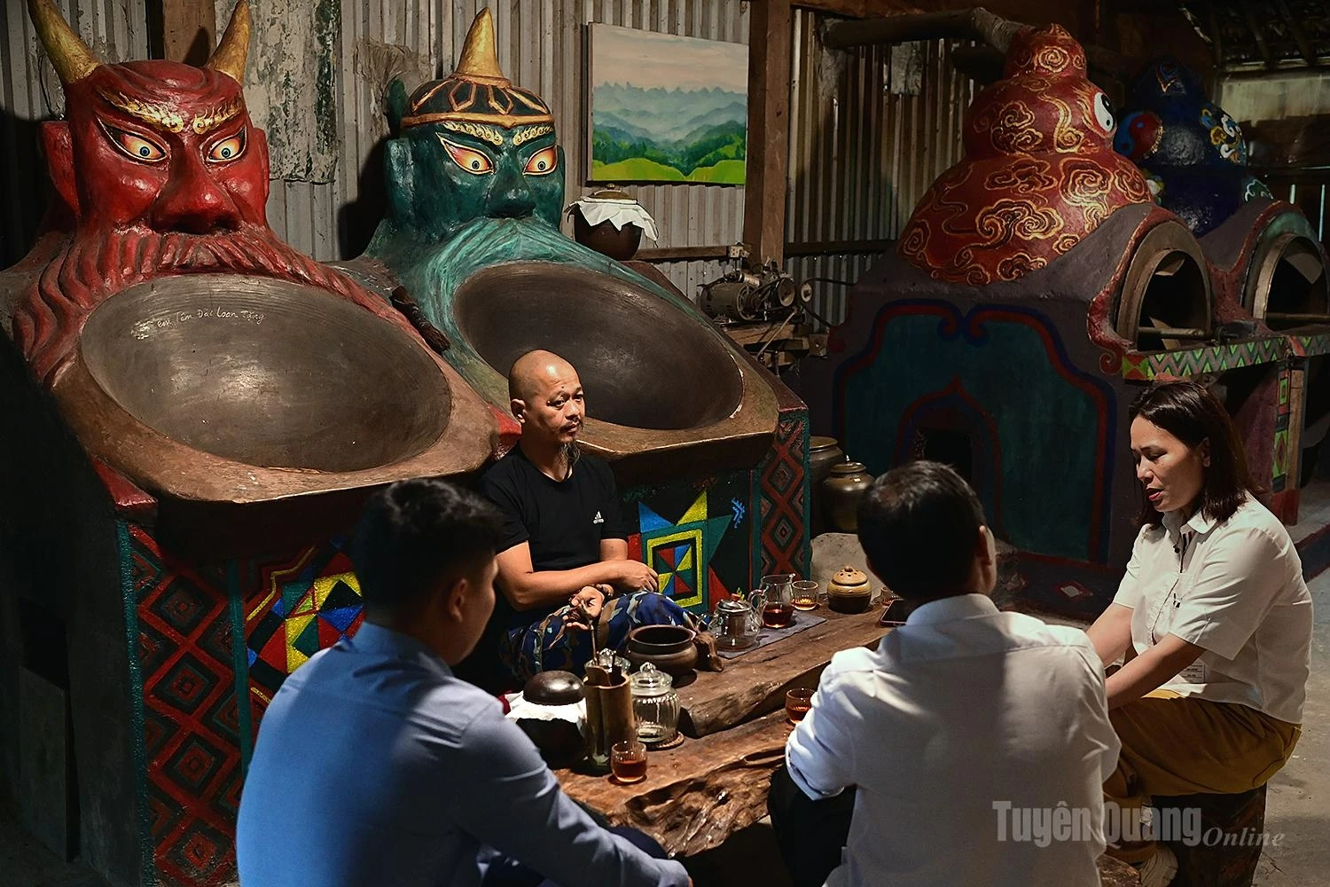 Captivated by Xa Phin’s pristine and unspoiled beauty, they voluntarily chose to stay and help local residents improve tea-processing techniques, laying the foundation for the brand.