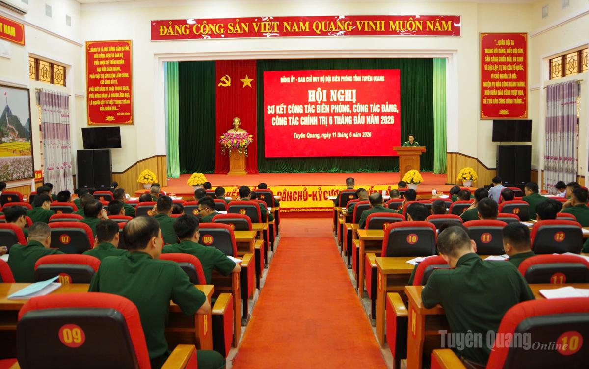 Các đại biểu tham dự hội nghị.
