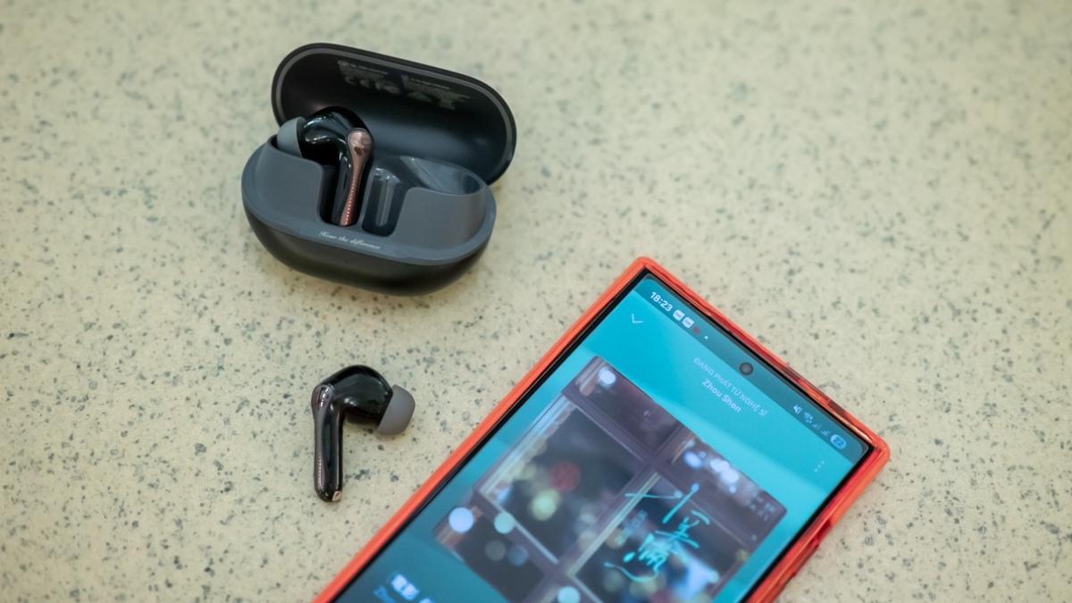 Tai nghe SoundPEATS có kiểu dáng nhỏ gọn và năng động