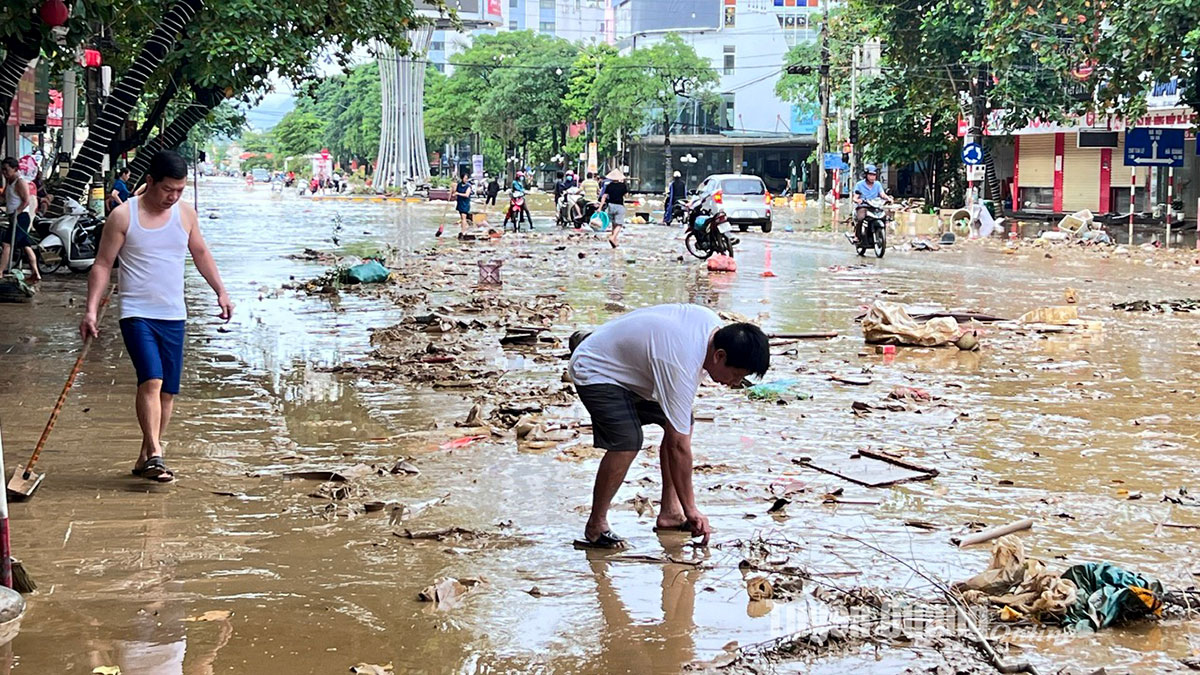 Thiên tai, lũ lụt làm tăng nguy cơ bùng phát dịch bệnh.