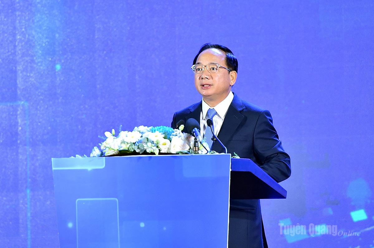 Đồng chí Trưởng ban Tuyên giáo và Dân vận Trung ương Trịnh Văn Quyết phát biểu khai mạc Hội báo toàn quốc năm 2026.