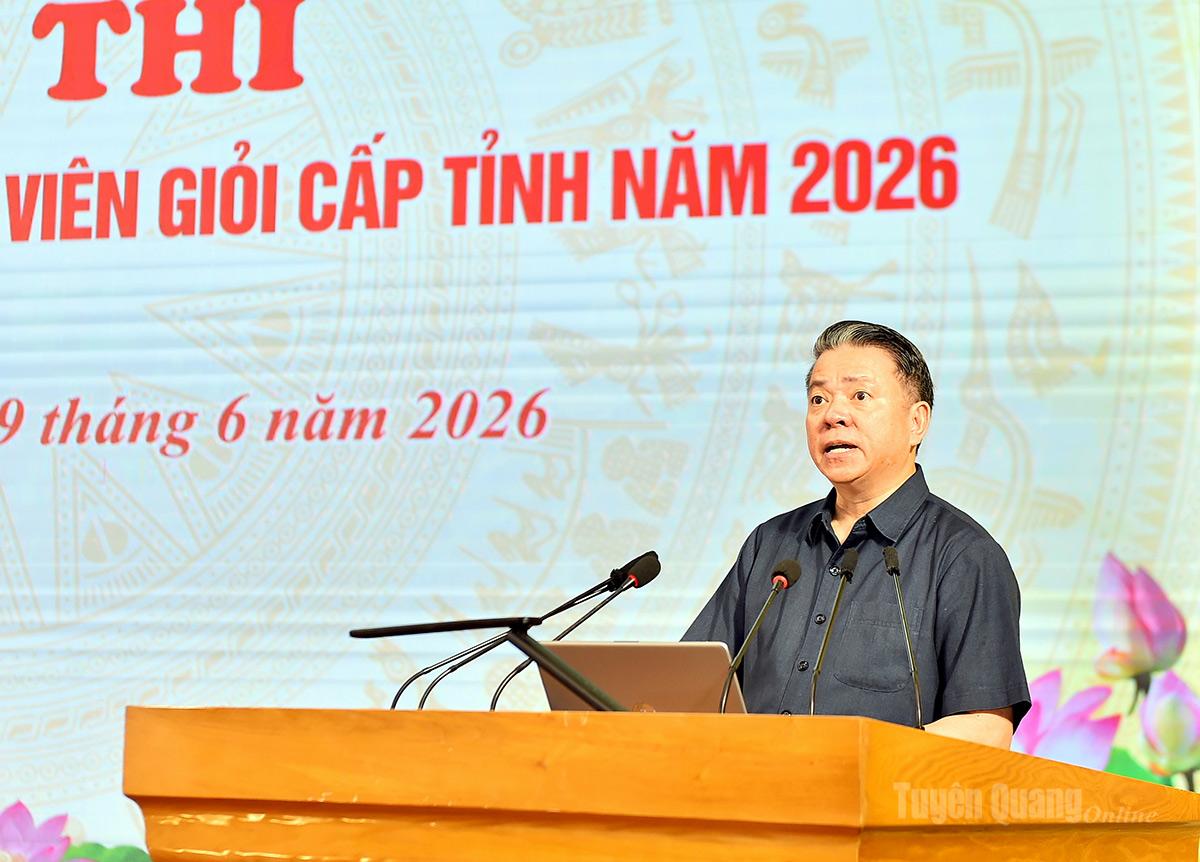 Đồng chí Trần Mạnh Lợi, Trưởng Ban Tuyên giáo và Dân vận Tỉnh ủy phát biểu chỉ đạo hội thị.