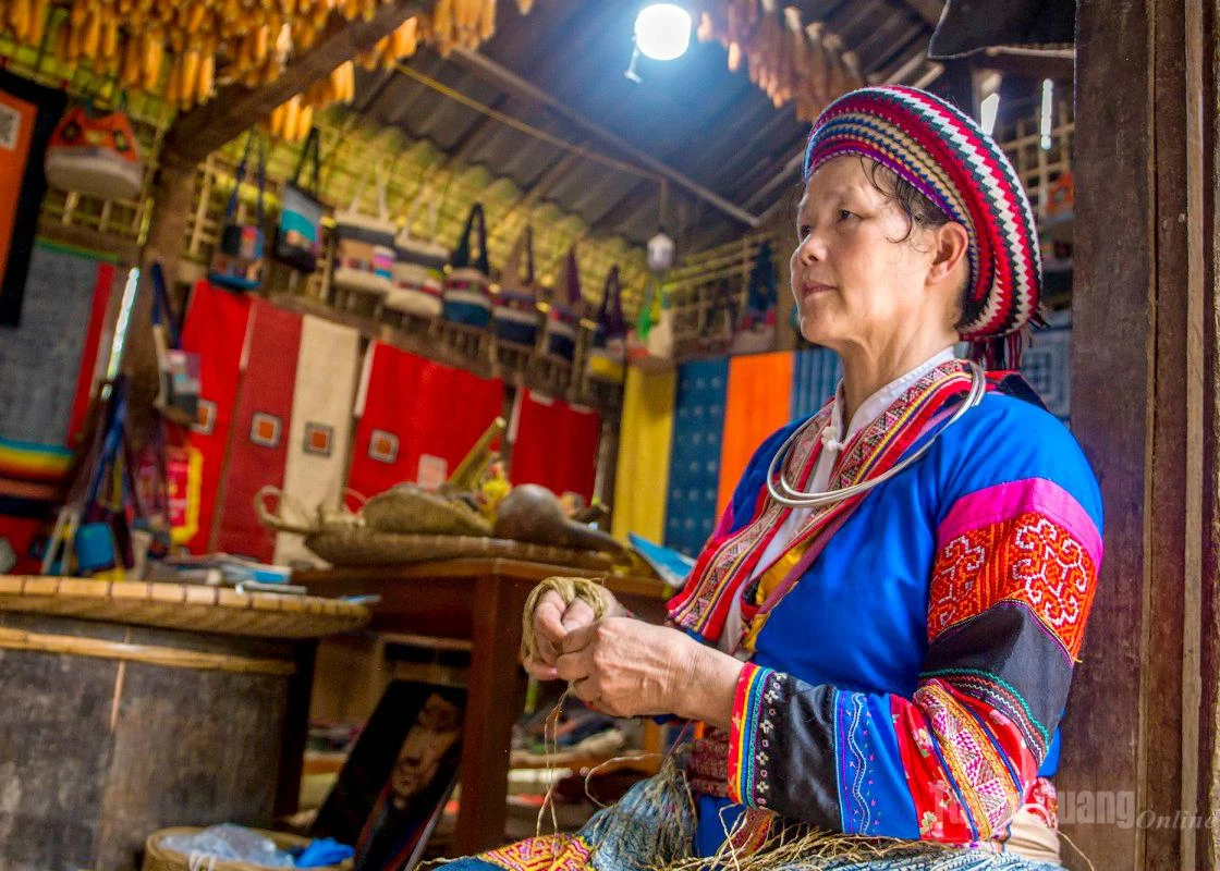 Vang Thi Mai remains deeply devoted to preserving the traditional hemp-weaving craft.
