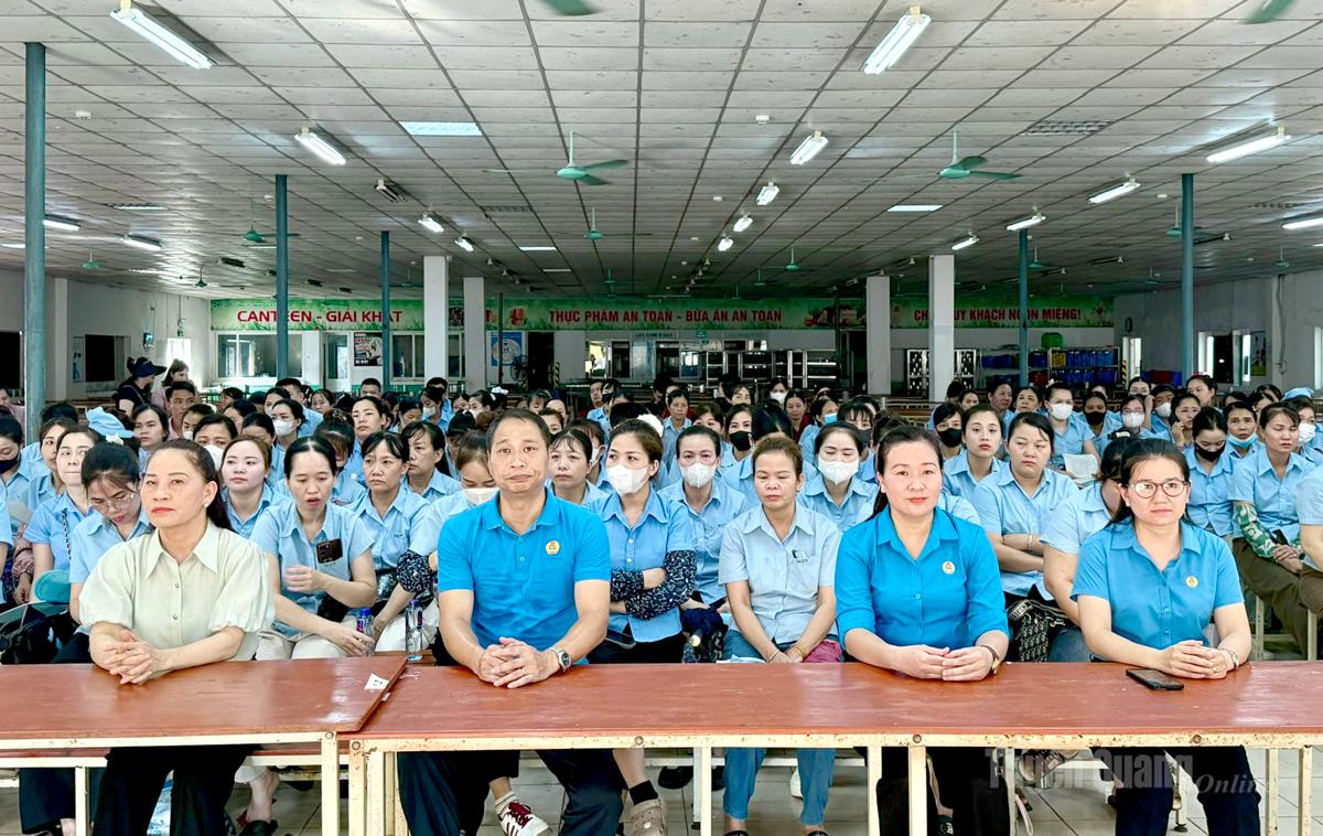 Đoàn viên, người lao động Công ty TNHH MSA YB tham dự tuyên truyền.