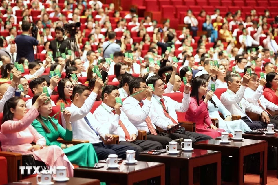 Các đại biểu biểu quyết thông qua Chương trình Đại hội. (Ảnh: Hoàng Hiếu/TTXVN)