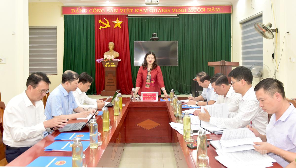 Đồng chí Phó Chủ tịch UBND tỉnh Vương Ngọc Hà làm việc với Đảng ủy xã Tân Trào.