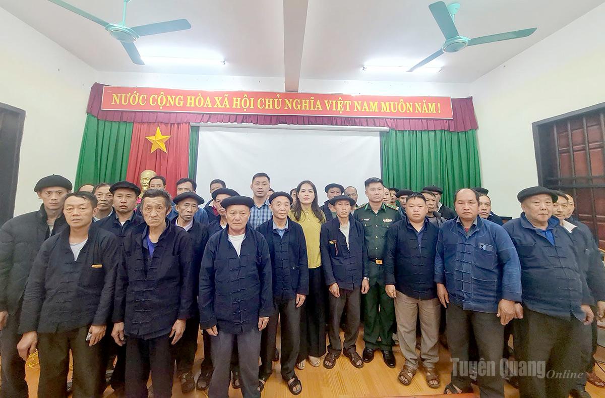 Ra mắt mô hình người có uy tín tuyên truyền pháp luật ở xã biên giới Sà Phìn.