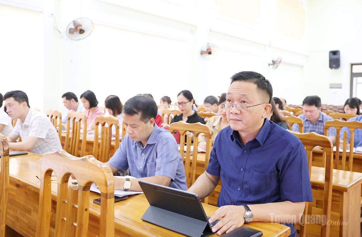 Lãnh đạo Báo và phát thanh, truyền hình tỉnh tham gia chương trình tập huấn.