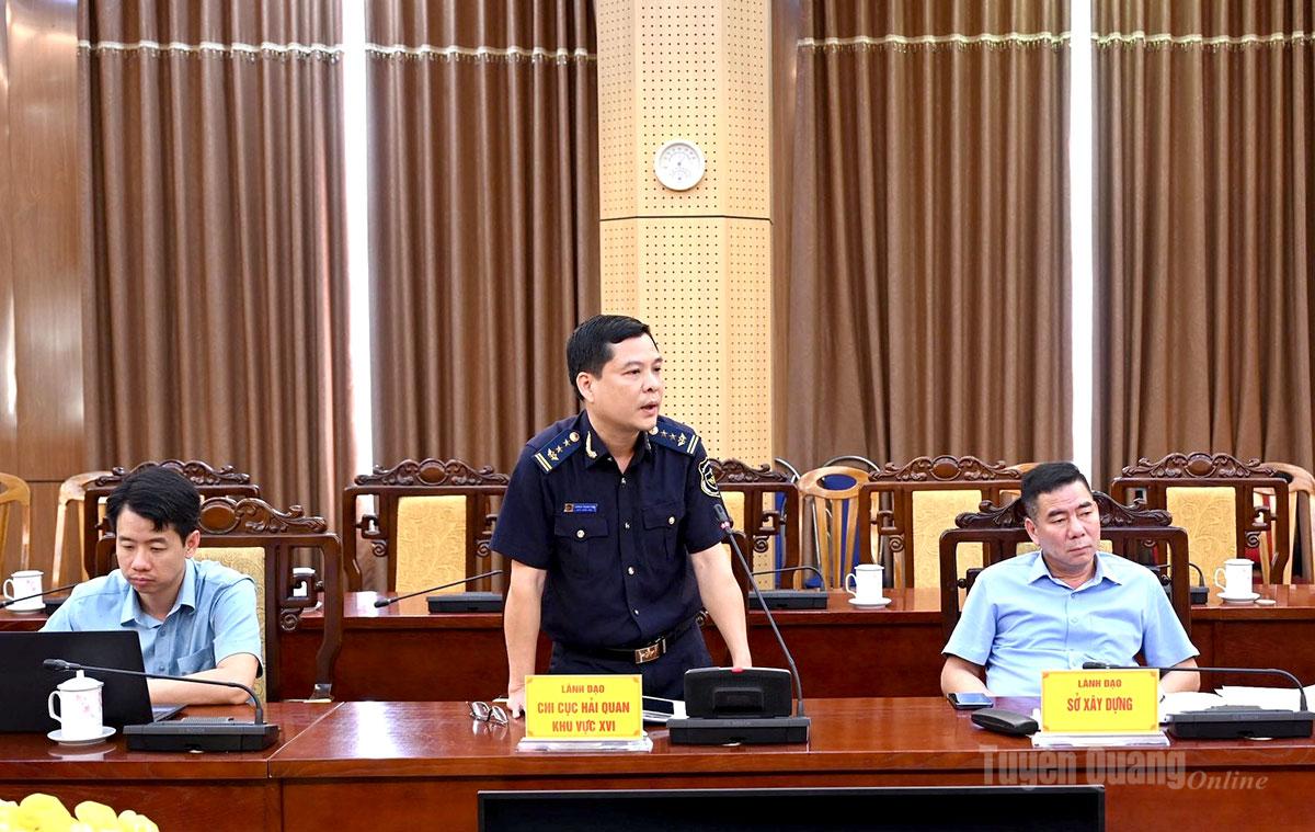 Lãnh đạo Chi cục Hải quan Khu vực  XVI phát biểu thảo luận.