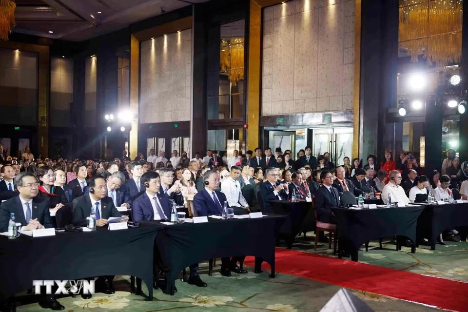 Tổng Bí thư, Chủ tịch nước Tô Lâm và Tổng thống Philippines Ferdinand Romualdez Marcos Jr. cùng các đại biểu hai nước dự Diễn đàn Doanh nghiệp Việt Nam- Philippines. (Ảnh: Thống Nhất/TTXVN)