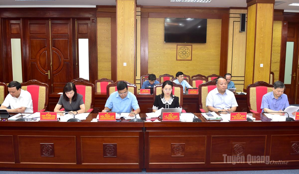 Các đại biểu tham dự phiên họp.