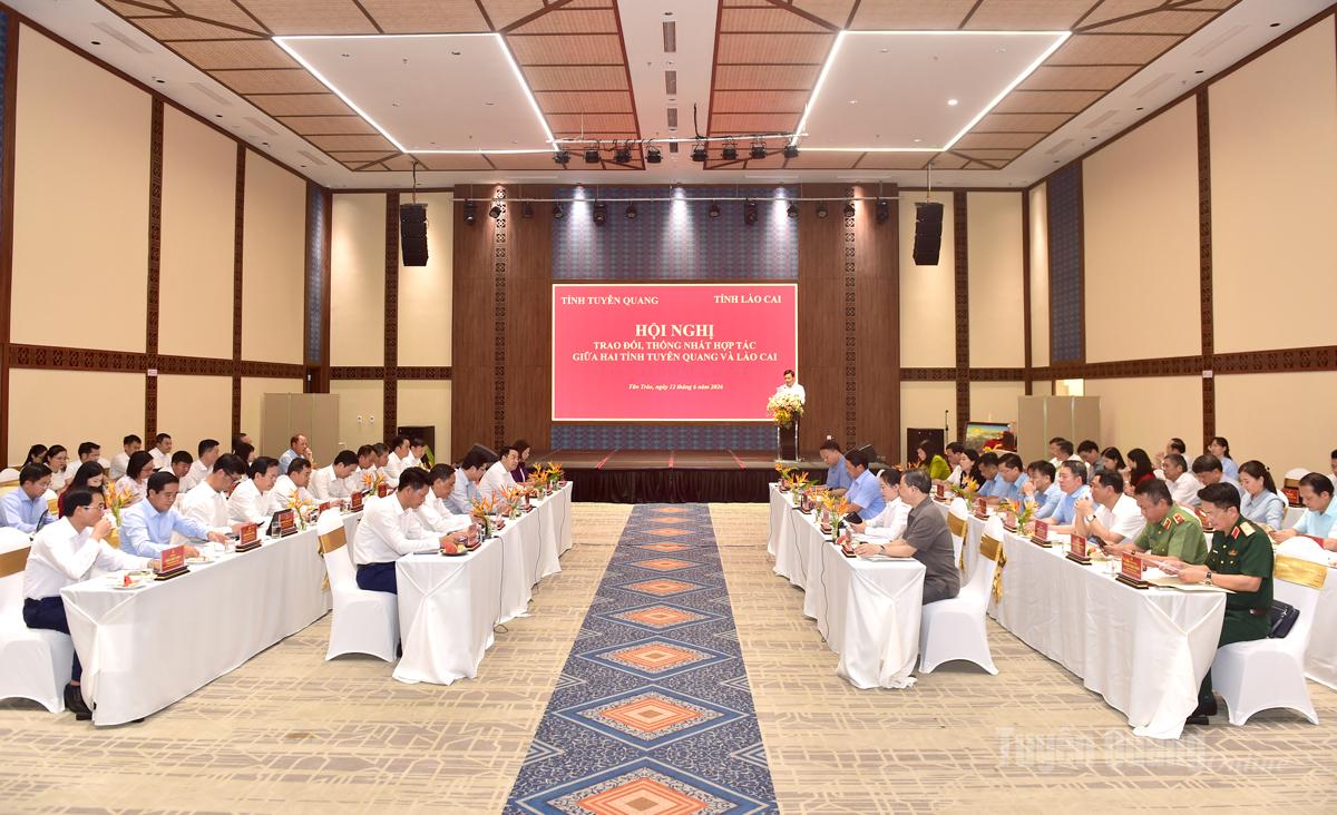 Toàn cảnh buổi làm việc.