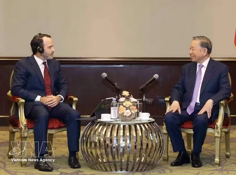 Party General Secretary and State President To Lam talks to President and CEO of Aboitiz Foods Tristan Aboitiz in Manila on May 31. (Photo: VNA)