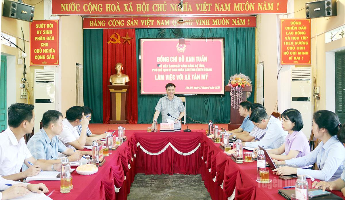 Đồng chí Đỗ Anh Tuấn, Ủy viên Ban Chấp hành Đảng bộ tỉnh, Phó Chủ tịch UBND tỉnh, Giám đốc Sở Nội vụ phát biểu kết luận tại buổi làm việc.