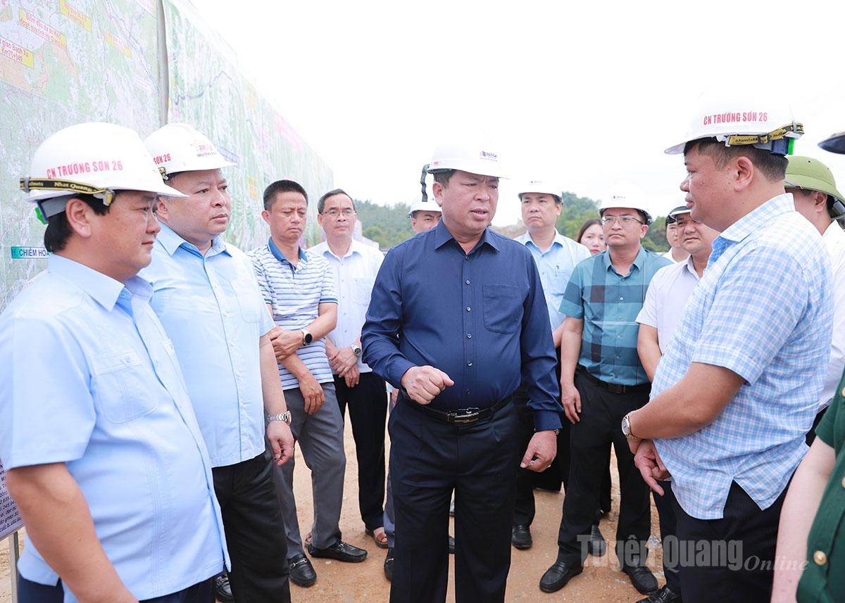 Bộ trưởng Trần Hồng Minh yêu cầu chủ đầu tư dự án chủ động trong lập hồ sơ đầu tư nâng cấp từ 2 làn xe lên 4 làn xe.