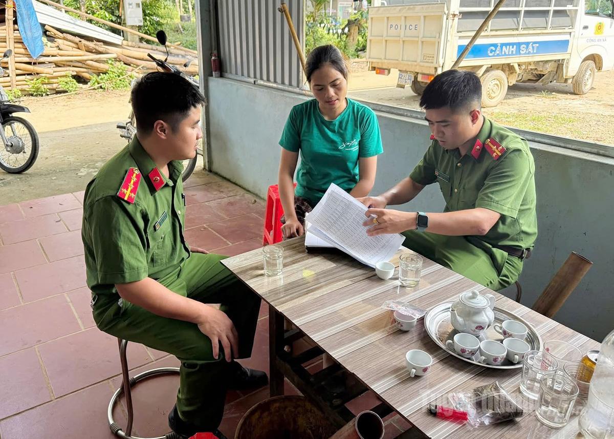 Lực lượng chức năng xã Tân Mỹ rà soát số hộ chăn nuôi, yêu cầu không vận chuyển lợn ra, vào xã.
