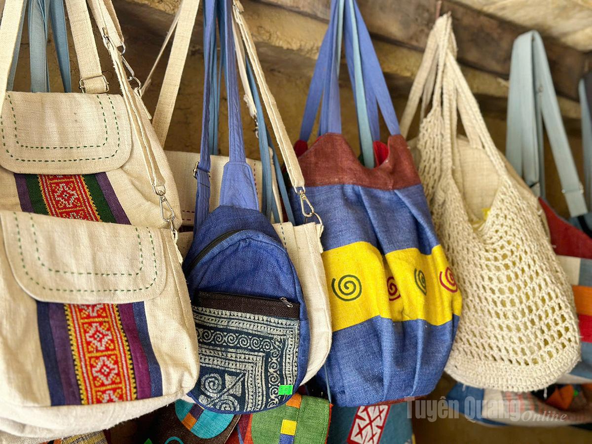 These linen products not only preserve the cultural heritage but also generate stable incomes for many households, becoming a strong foundation for H’mong women to rise out of poverty.