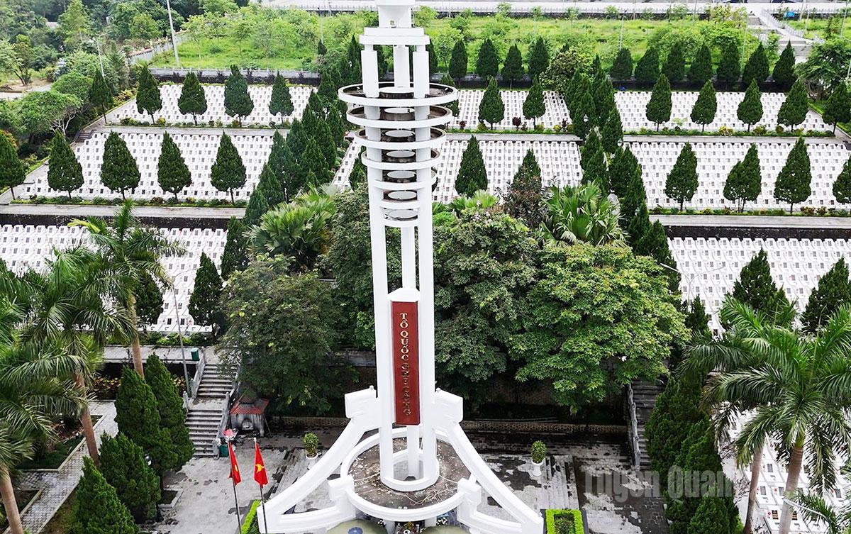 Nghĩa trang được xây dựng từ năm 1990. Trải qua nhiều lần tu bổ, cải tạo, nâng cấp, nơi đây giờ đã trở thành một hoa viên tưởng niệm trang nghiêm, thanh tịnh – nơi mỗi bước chân đều thấm đẫm niềm tri ân và ký ức.