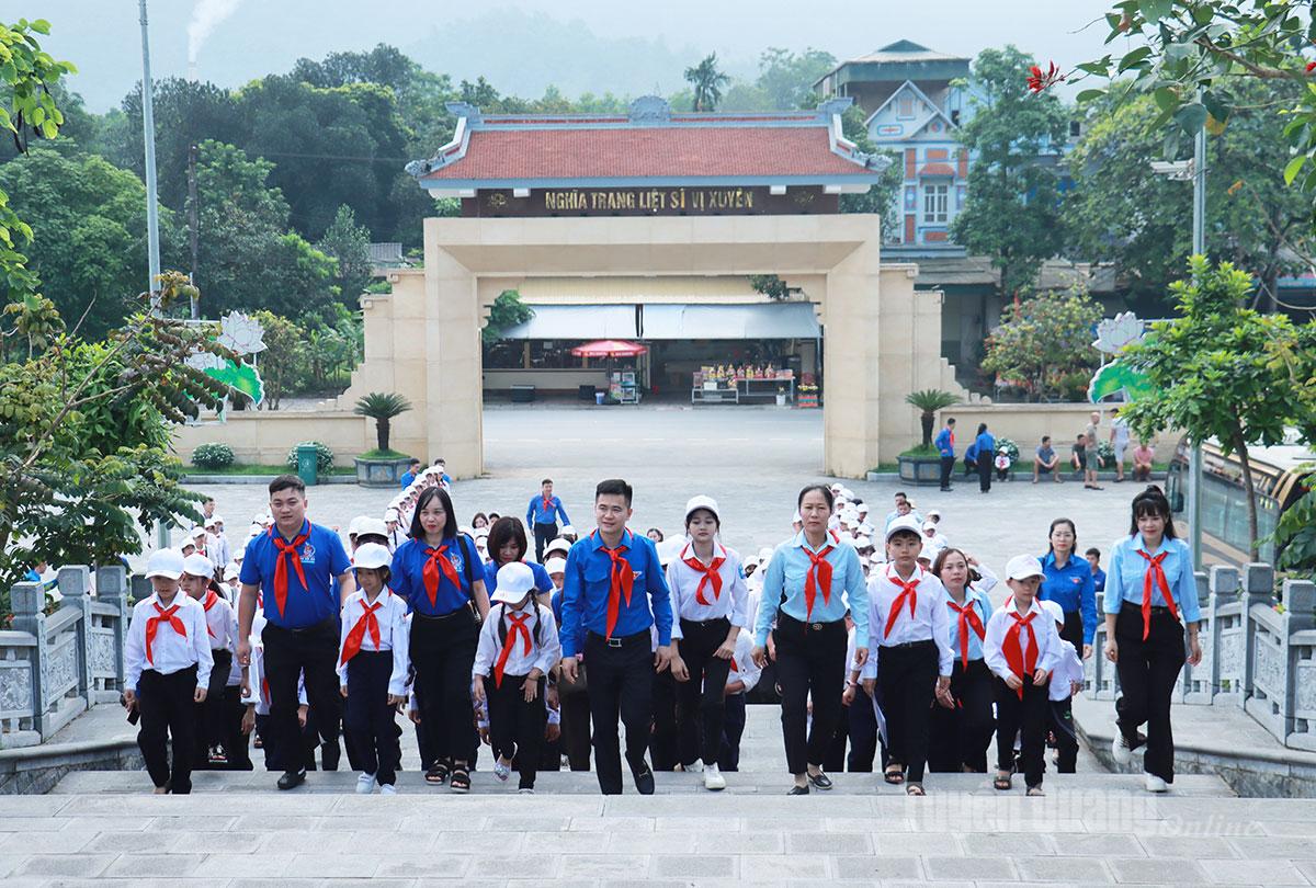 Không chỉ những cựu chiến binh hay thân nhân liệt sĩ, hằng năm, có rất nhiều đoàn với hàng chục nghìn lượt người đến thăm viếng, tri ân tưởng nhớ các Anh hùng liệt sĩ tại nghĩa trang, trong đó nhiều nhất vào tháng Bảy với trung bình khoảng hơn 40.000 lượt người đến thăm viếng.