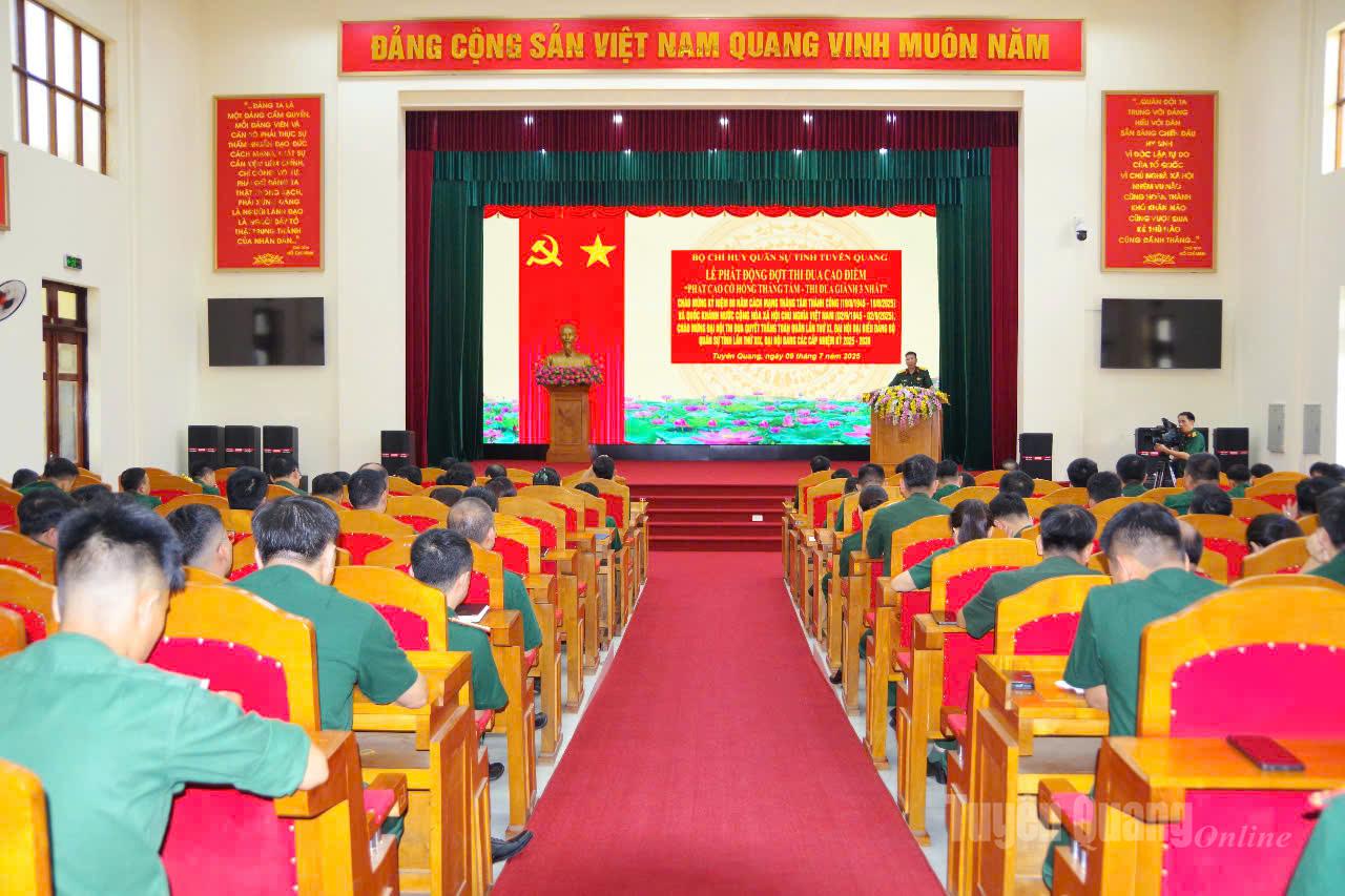 Quang cảnh lễ phát động.