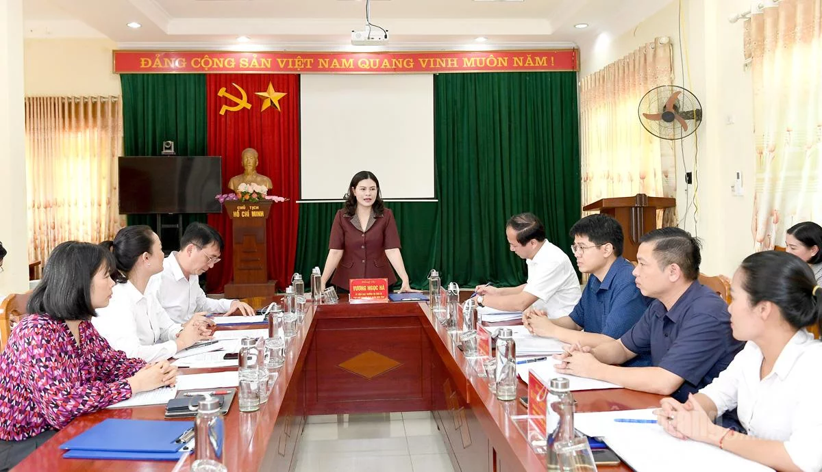 Đồng chí Phó Chủ tịch UBND tỉnh Vương Ngọc Hà chủ trì buổi làm việc với lãnh đạo xã Tân Trào.