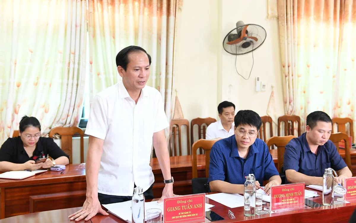 Lãnh đạo Đảng ủy xã Tân Trào phát biểu tại buổi làm việc.