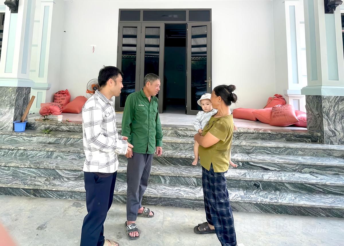Gia đình bà Đinh Thị Én, thôn Nà Pục có cuộc sống khấm khá hơn nhờ xuất khẩu lao động.