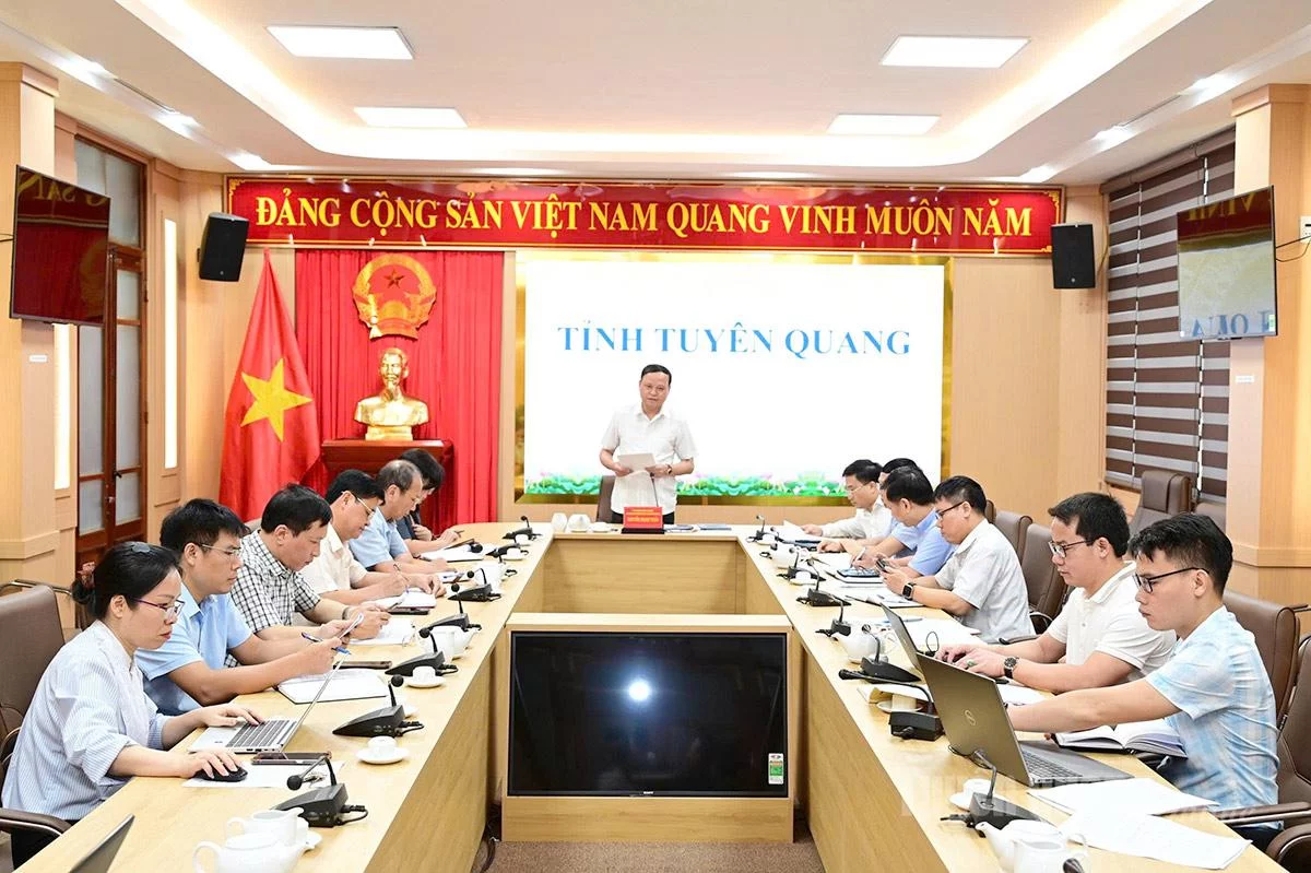 Các đại biểu dự cuộc họp về khắc phục thiệt hại do thiên tai gây ra.