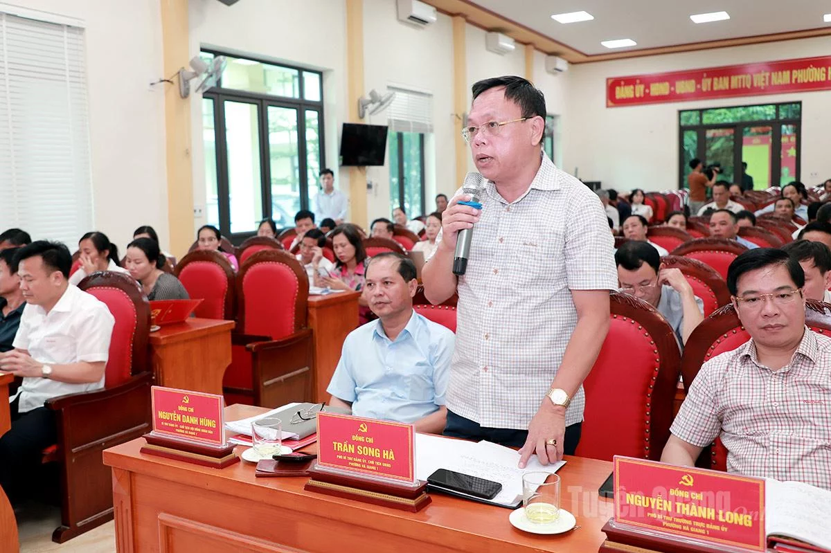 Phó Bí thư Đảng ủy, Chủ tịch UBND phường Hà Giang 1 Trần Song Hà phát biểu tại buổi làm việc. Ảnh: Phi Anh